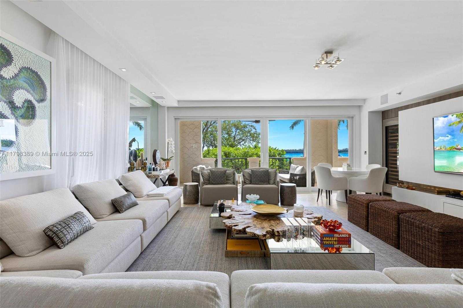 Small Image of 2021 FISHER ISLAND DR #2021, Miami Beach Number 5