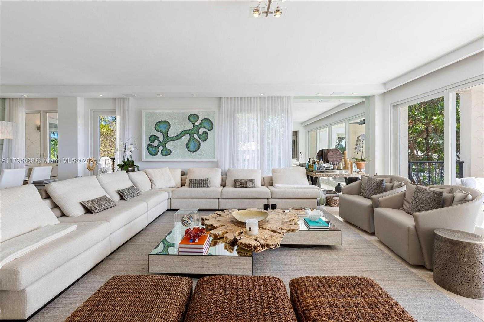 Small Image of 2021 FISHER ISLAND DR #2021, Miami Beach Number 6