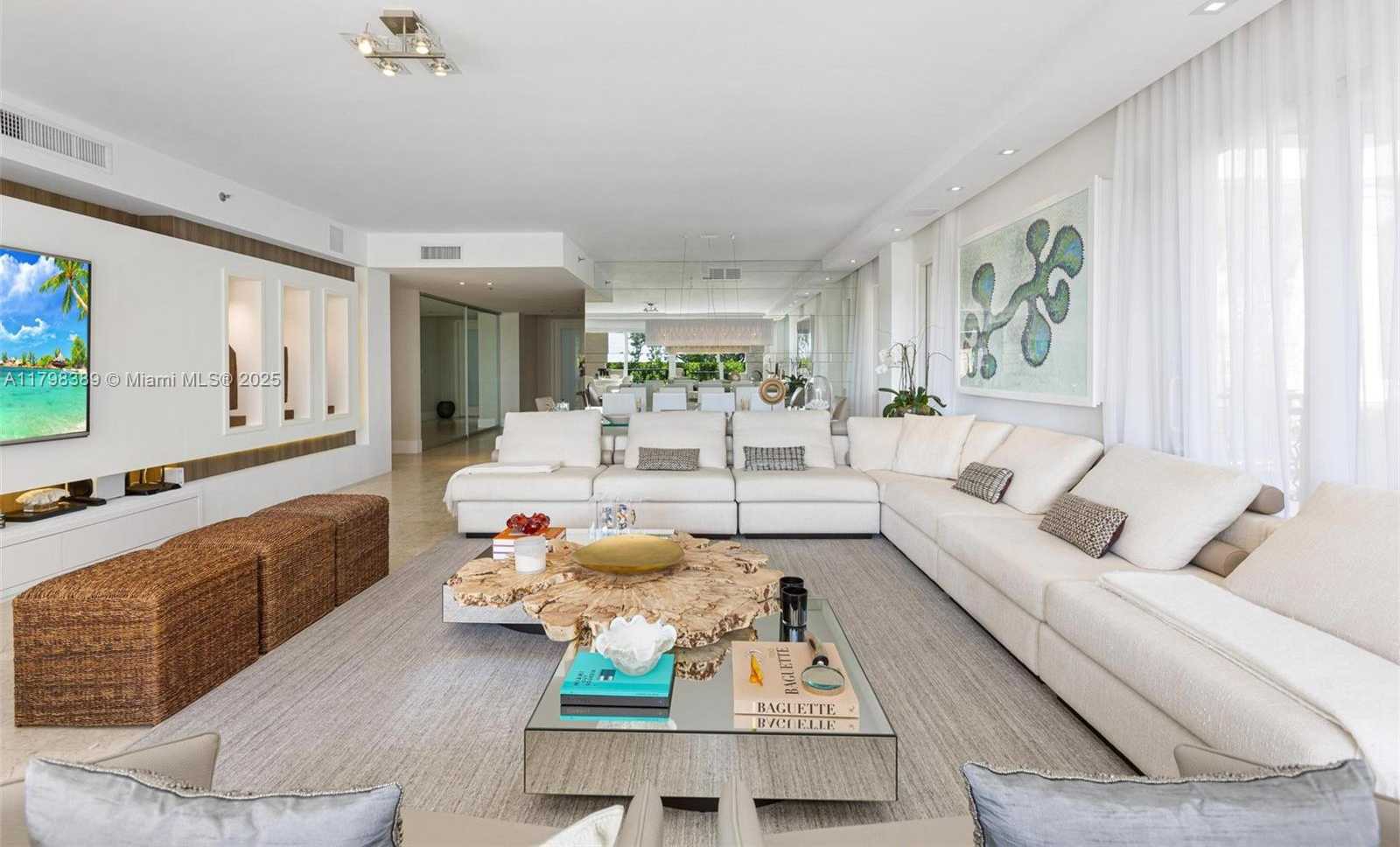 Small Image of 2021 FISHER ISLAND DR #2021, Miami Beach Number 7