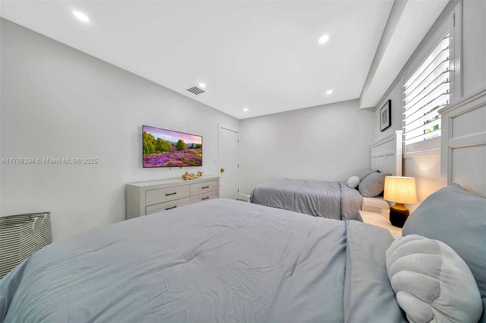 Small Image of 129 NAUTILUS DR, Islamorada Number 13