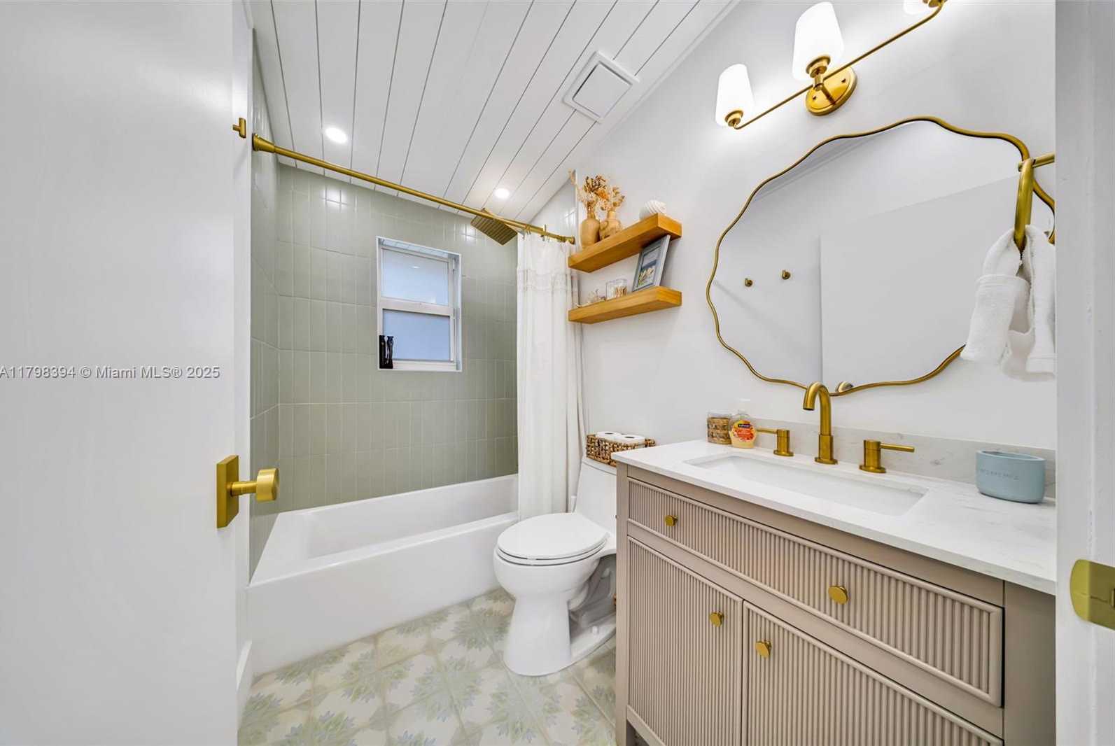 Small Image of 129 NAUTILUS DR, Islamorada Number 23