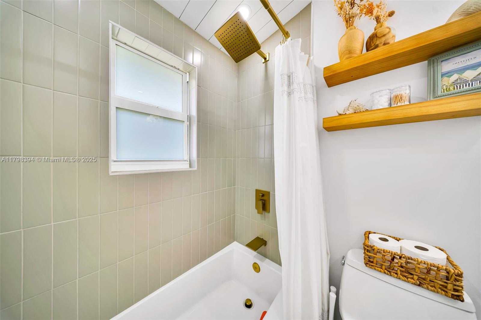 Small Image of 129 NAUTILUS DR, Islamorada Number 24