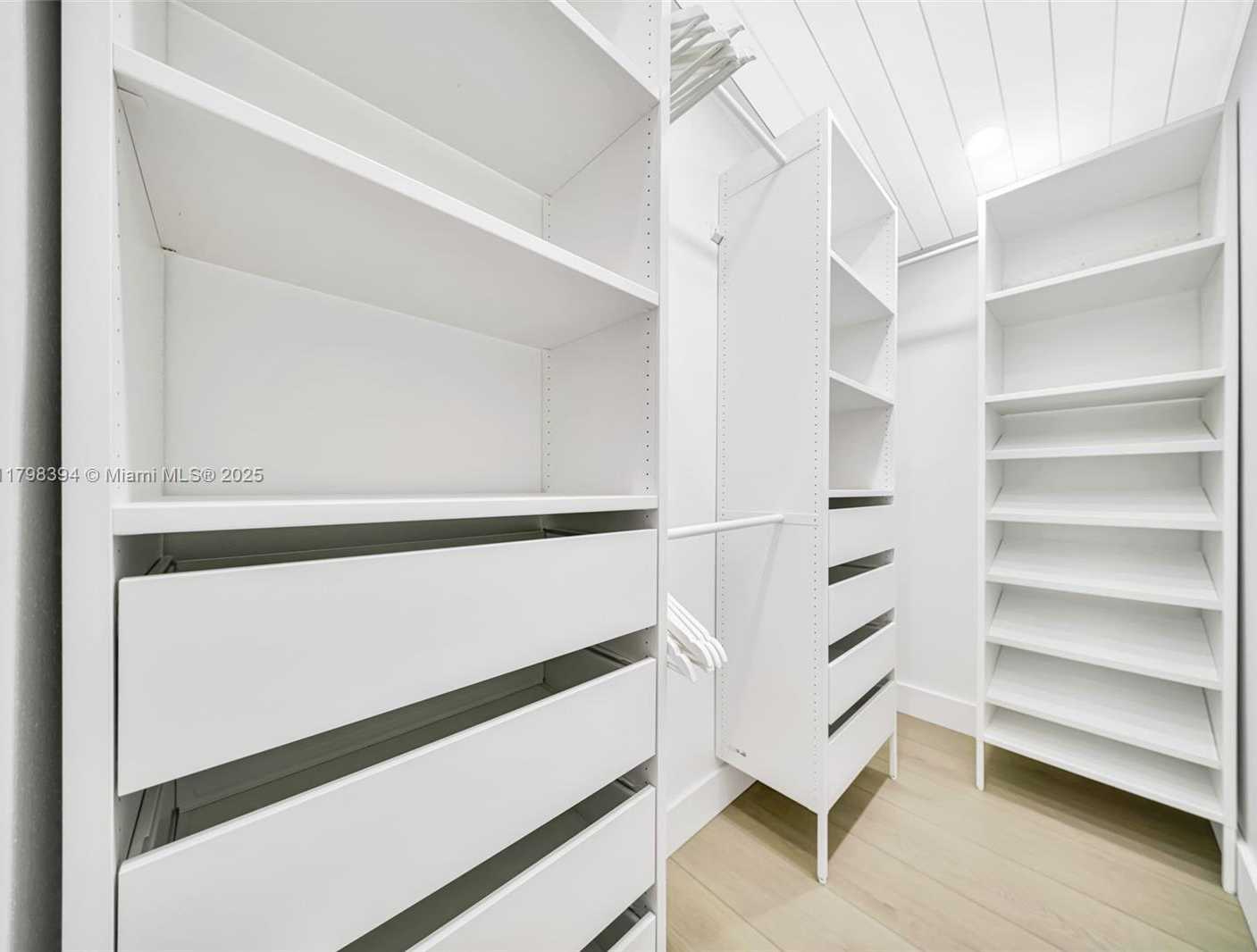 Small Image of 129 NAUTILUS DR, Islamorada Number 31