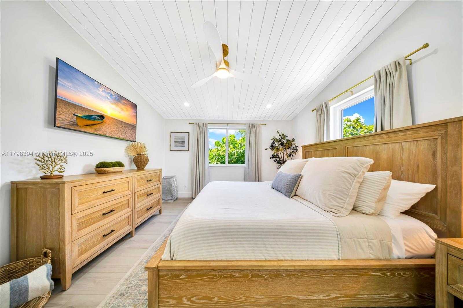 Small Image of 129 NAUTILUS DR, Islamorada Number 4