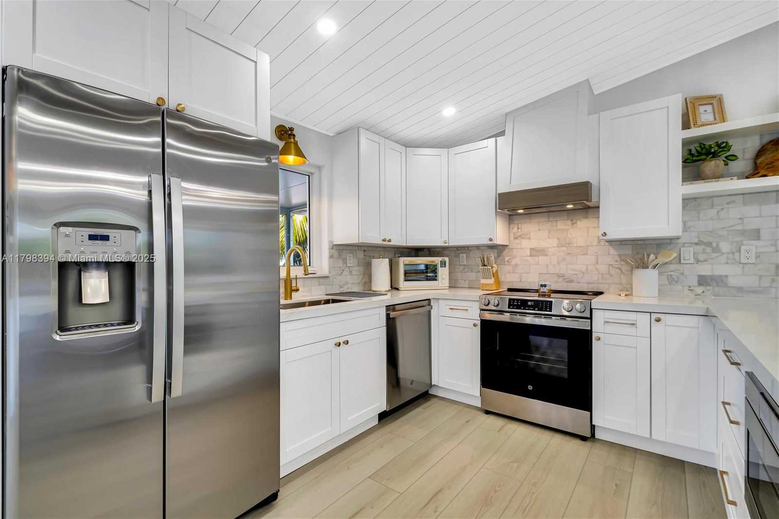 Small Image of 129 NAUTILUS DR, Islamorada Number 76