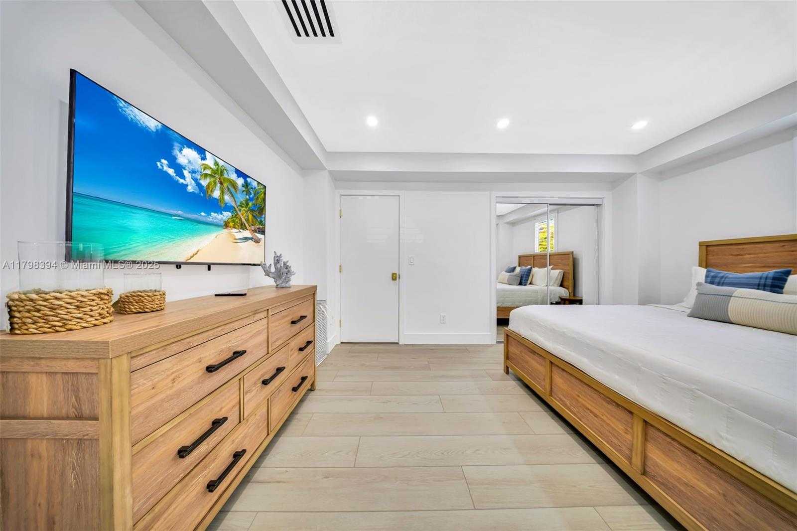 Small Image of 129 NAUTILUS DR, Islamorada Number 8