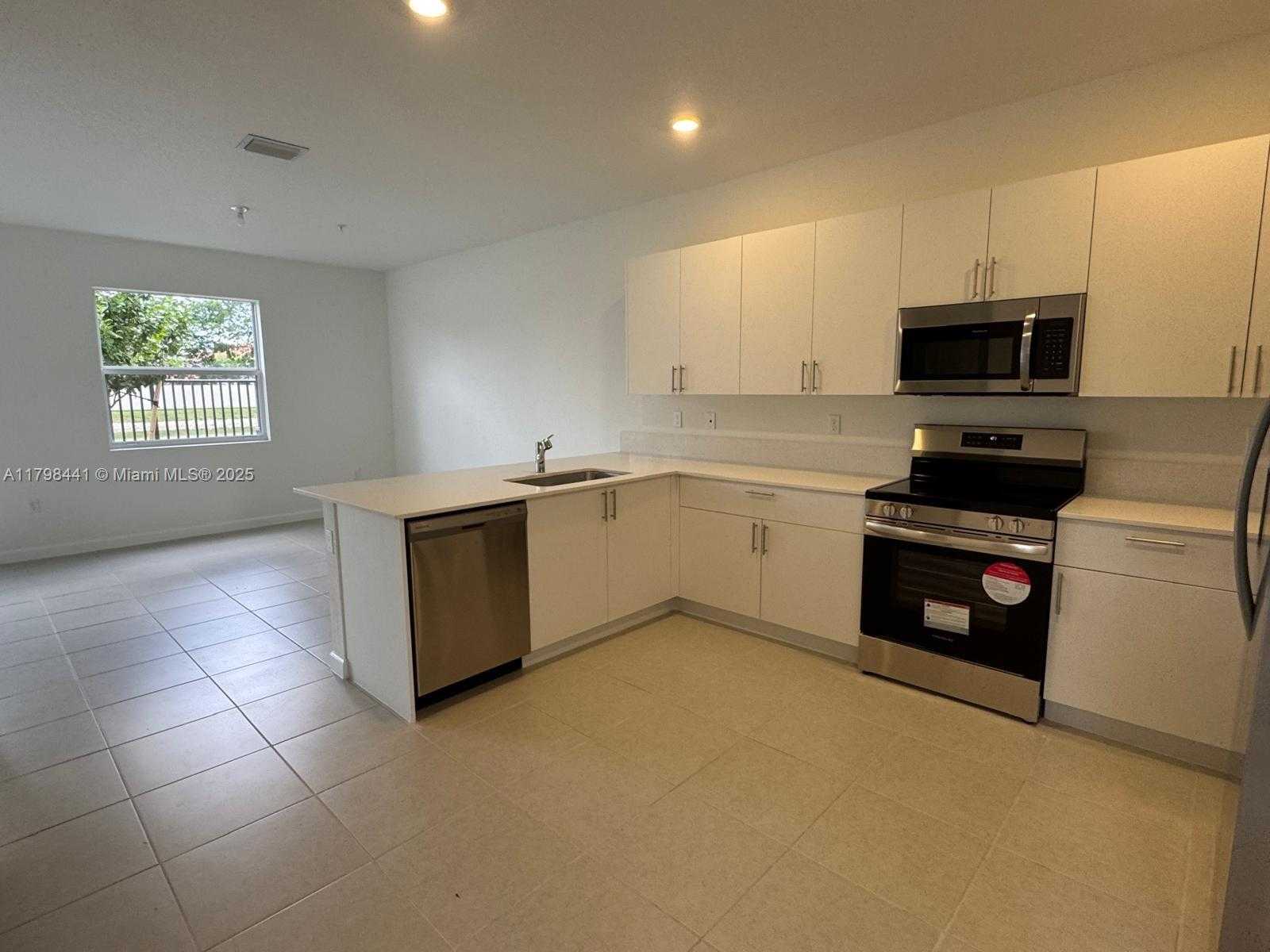 Small Image of 18402 SOUTH WEST 2ND ST, Pembroke Pines Number 13