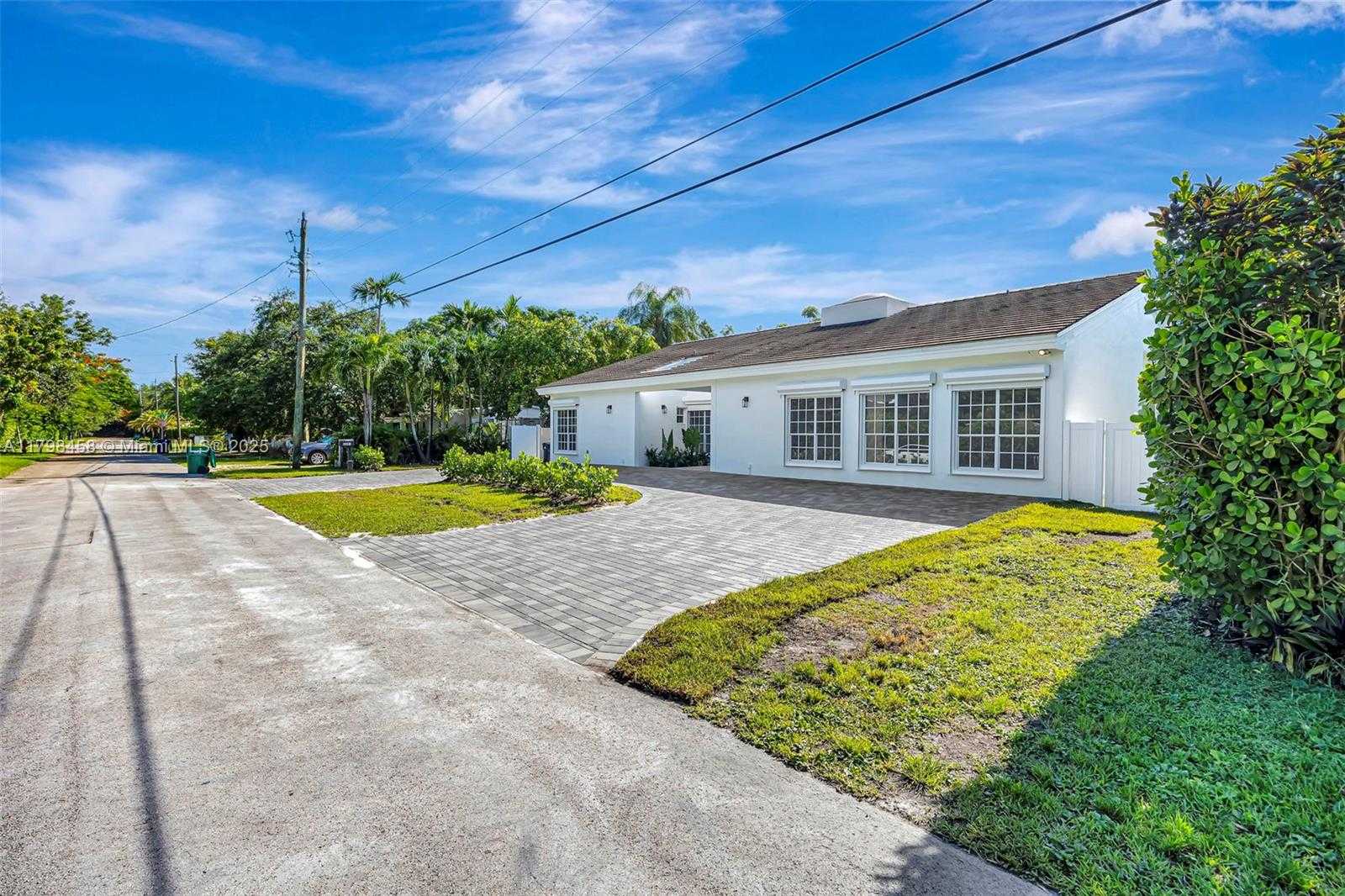 Small Image of 6841 SOUTH WEST 71ST AVE, Miami Number 2