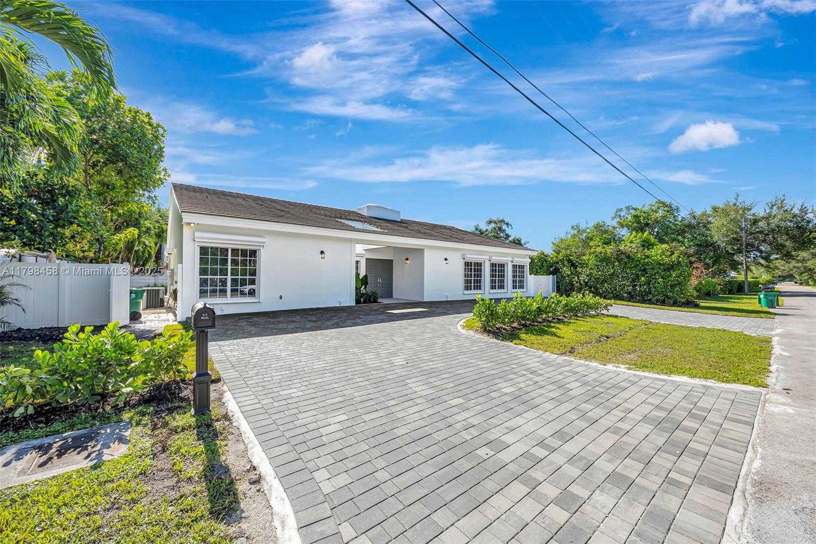 Small Image of 6841 SOUTH WEST 71ST AVE, Miami Number 3