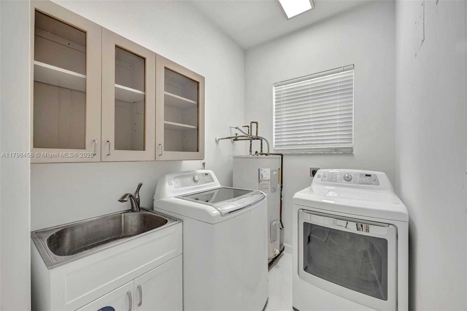 Small Image of 6841 SOUTH WEST 71ST AVE, Miami Number 36