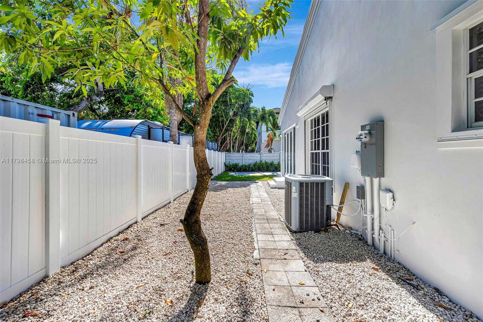 Small Image of 6841 SOUTH WEST 71ST AVE, Miami Number 37