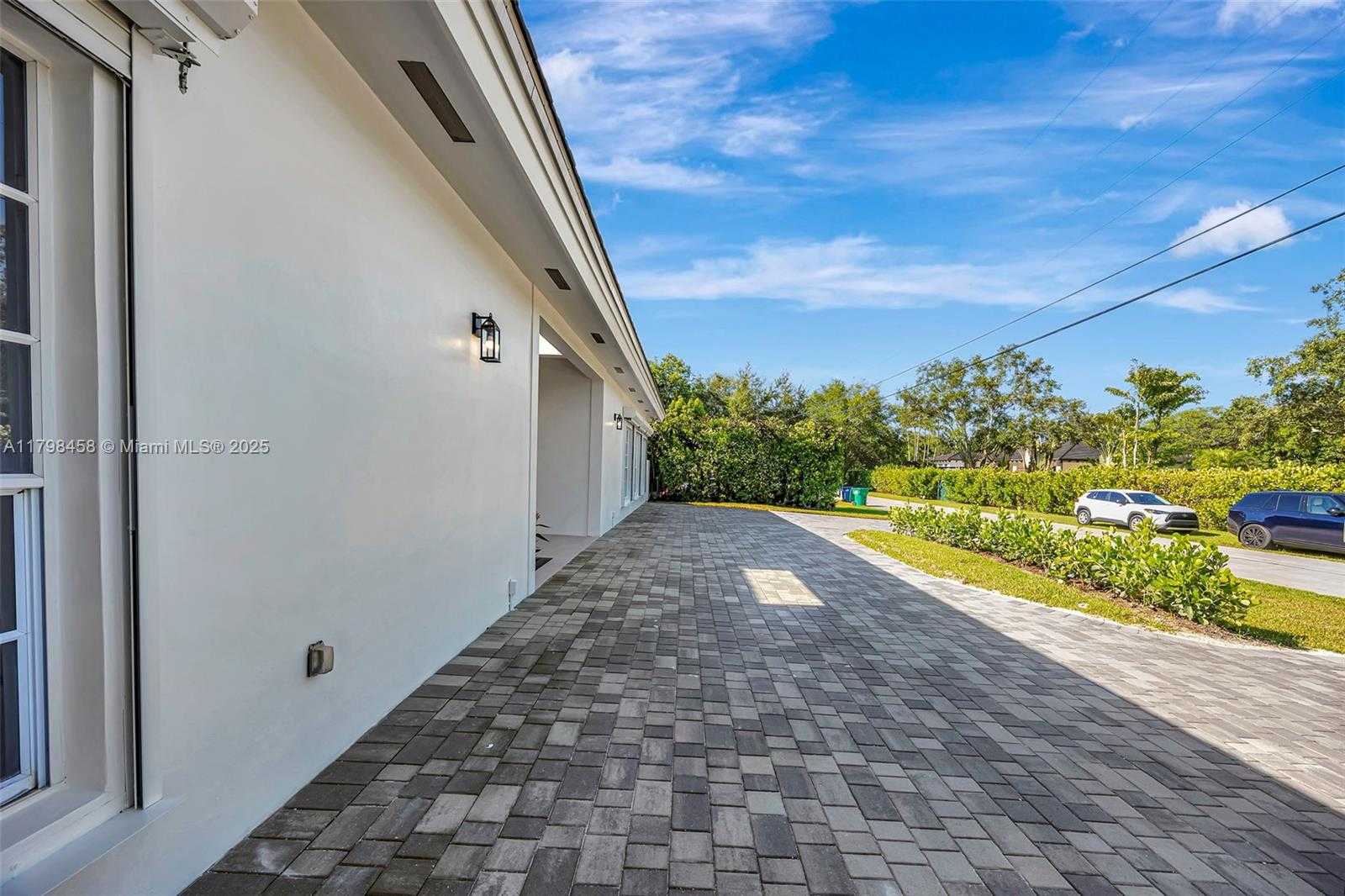 Small Image of 6841 SOUTH WEST 71ST AVE, Miami Number 4