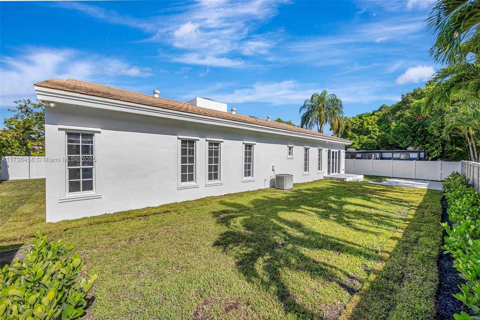 Small Image of 6841 SOUTH WEST 71ST AVE, Miami Number 45