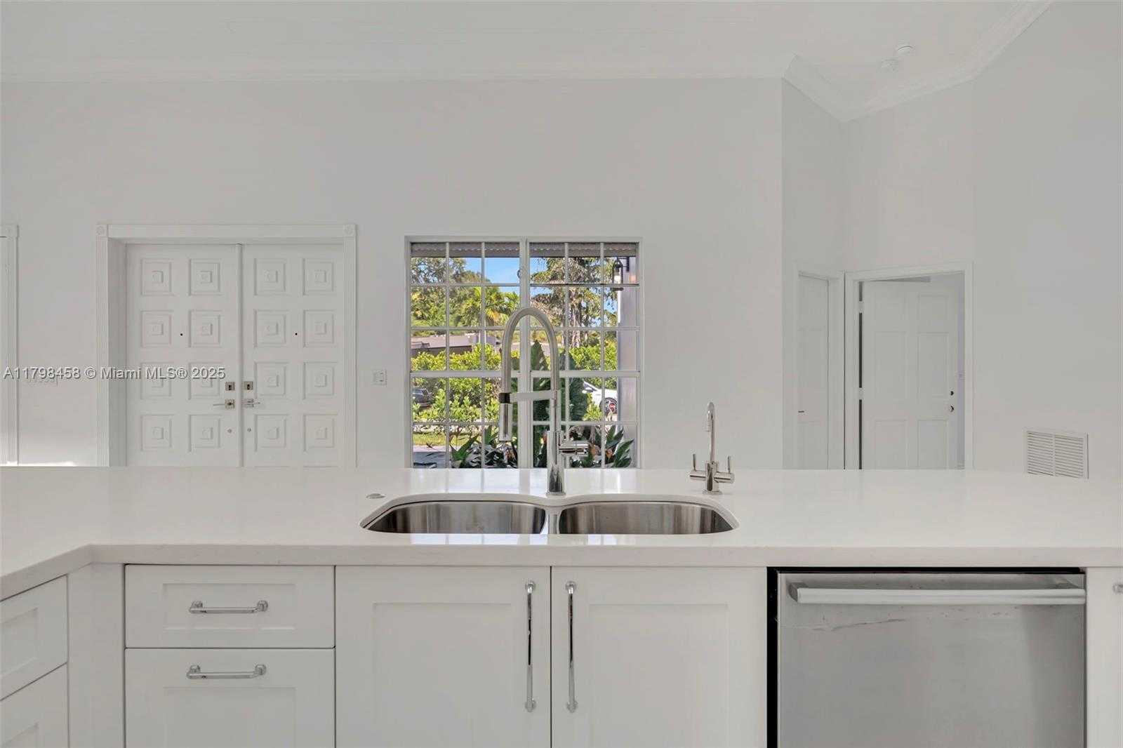 Small Image of 6841 SOUTH WEST 71ST AVE, Miami Number 9