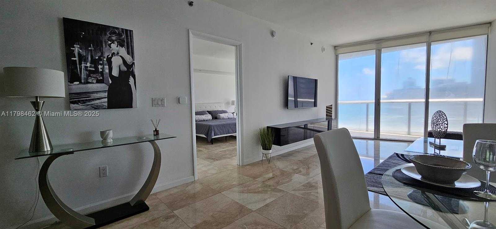 Small Image of 495 BRICKELL AVE #3009, Miami Number 4