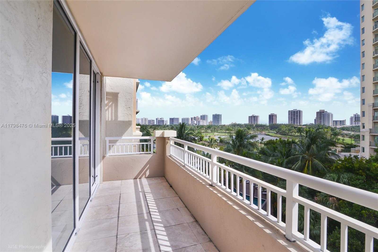 Small Image of 19501 WEST COUNTRY CLUB DR #504, Aventura Number 3