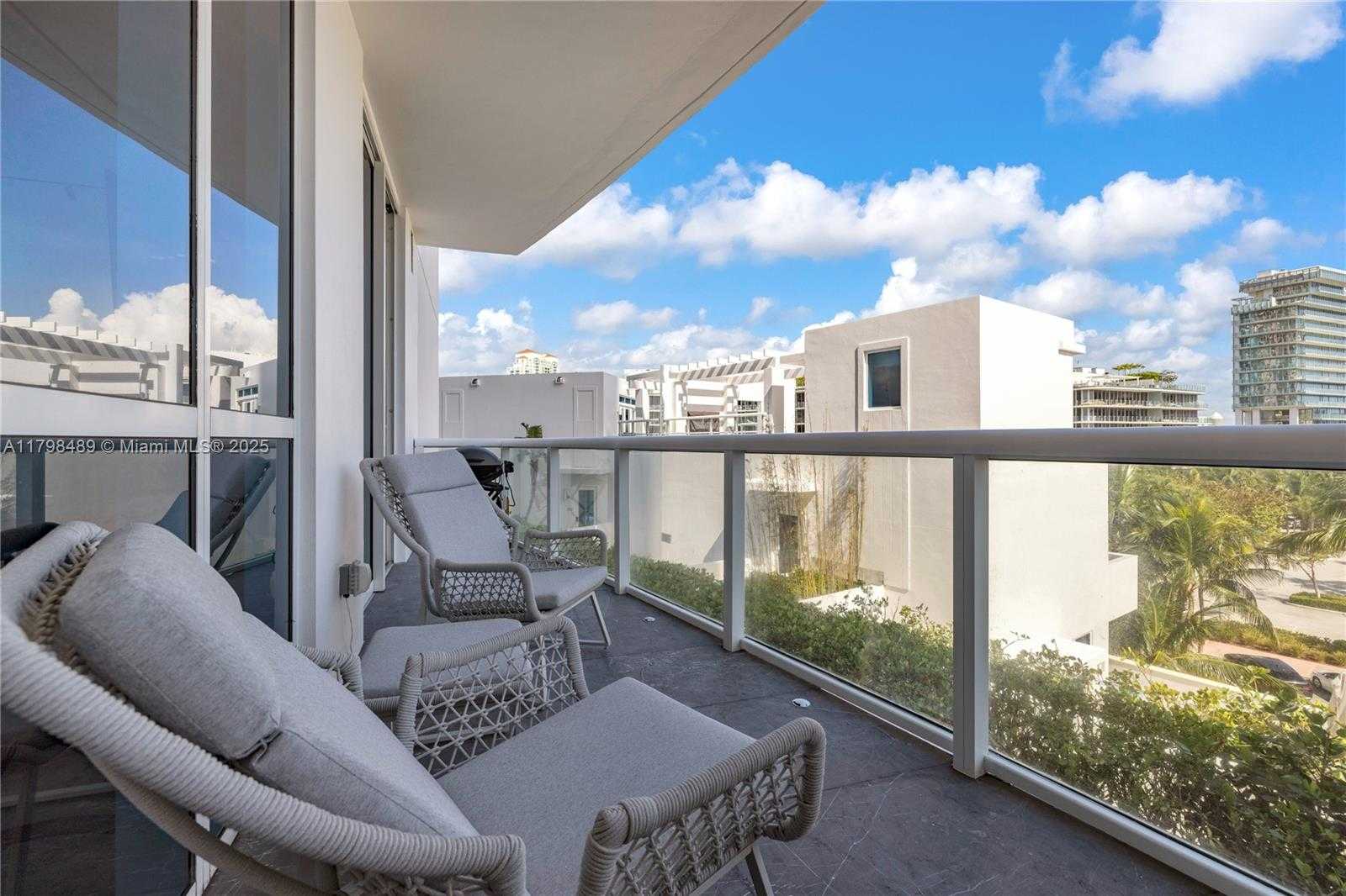 Small Image of 50 SOUTH POINTE DR #613, Miami Beach Number 14