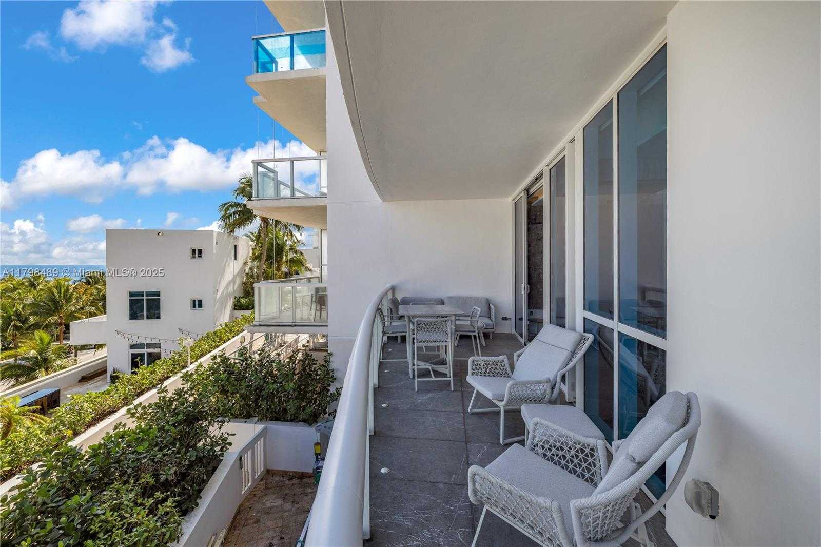 Small Image of 50 SOUTH POINTE DR #613, Miami Beach Number 15