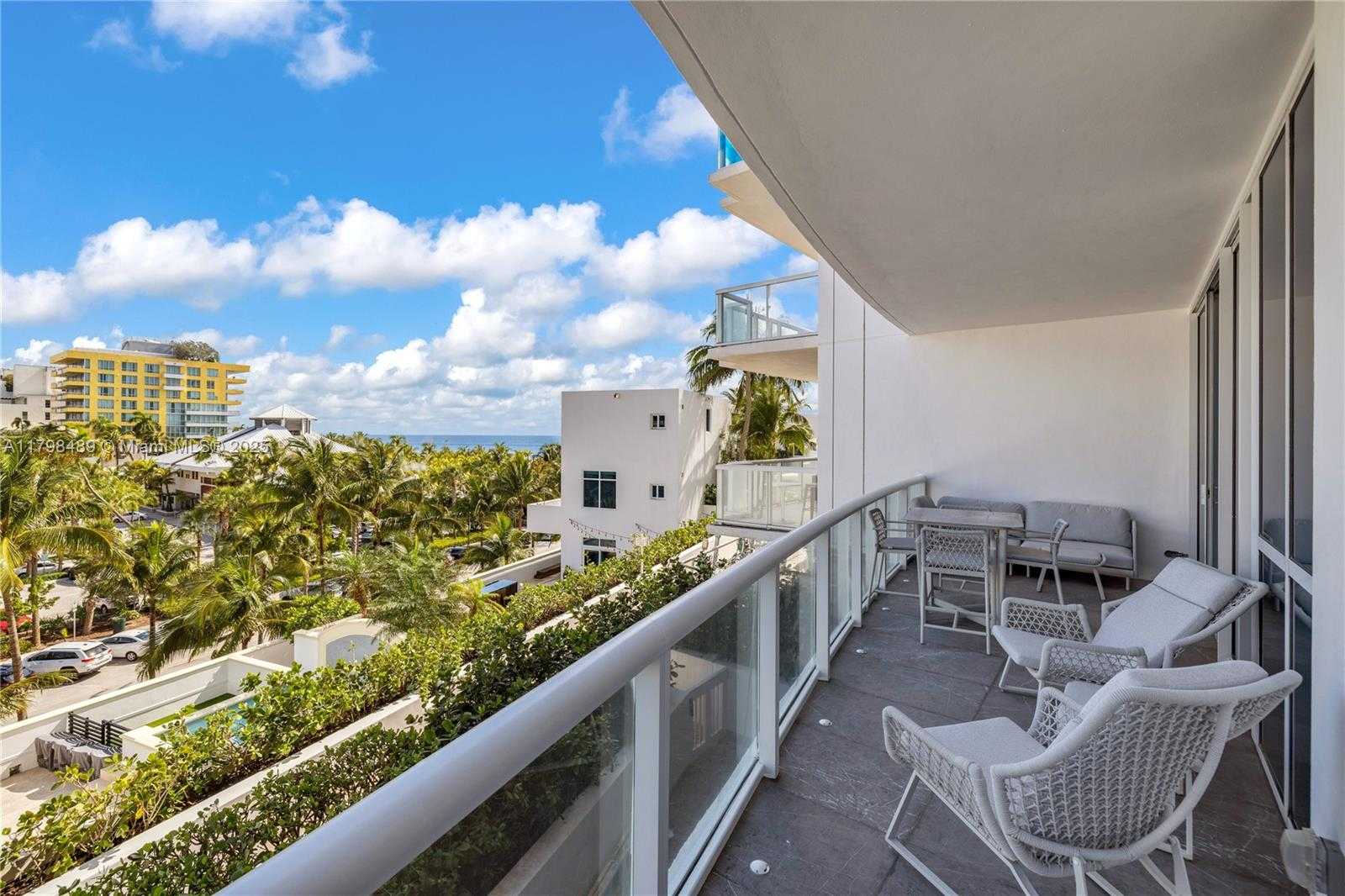 Small Image of 50 SOUTH POINTE DR #613, Miami Beach Number 2