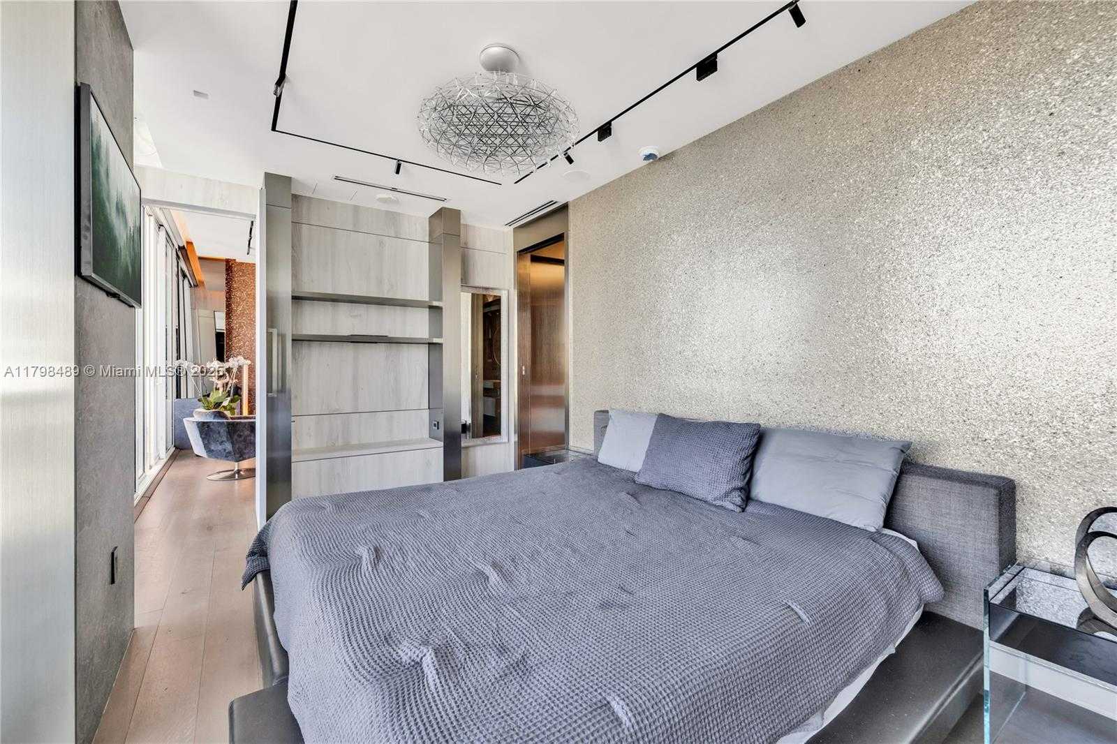 Small Image of 50 SOUTH POINTE DR #613, Miami Beach Number 8