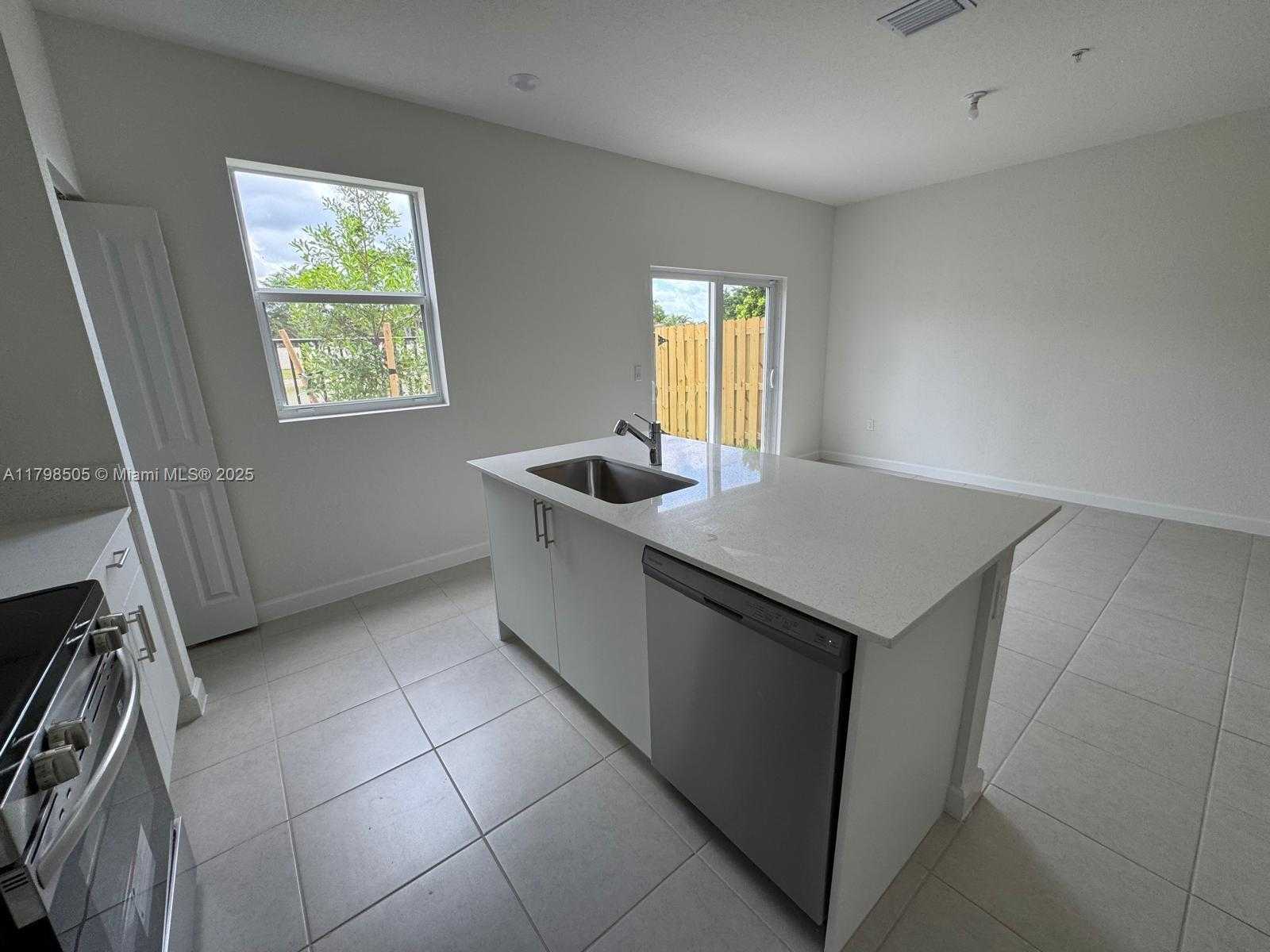Small Image of 18406 SOUTH WEST 2ND ST, Pembroke Pines Number 10