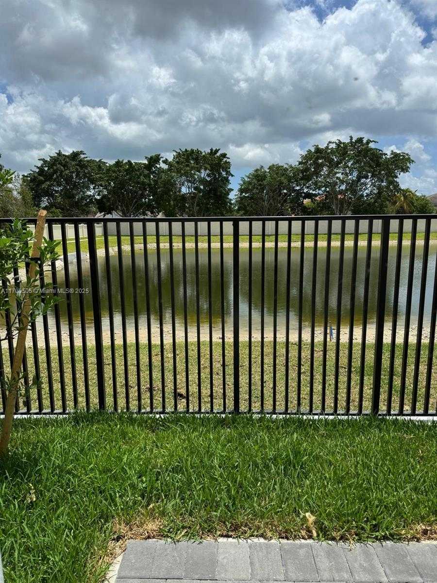 Small Image of 18406 SOUTH WEST 2ND ST, Pembroke Pines Number 15