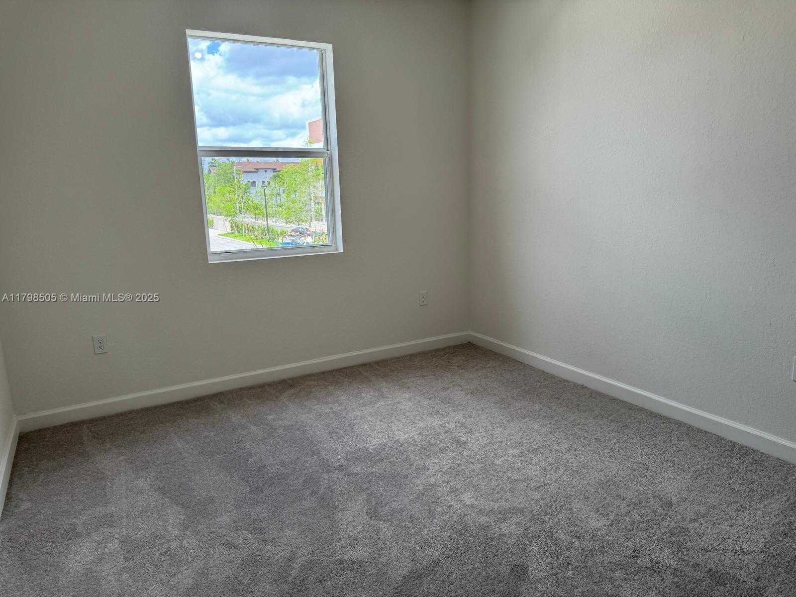 Small Image of 18406 SOUTH WEST 2ND ST, Pembroke Pines Number 4