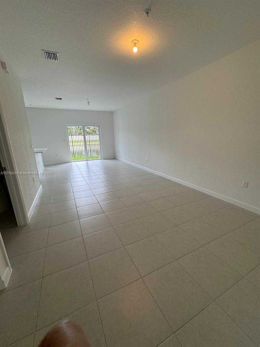 Small Image of 18406 SOUTH WEST 2ND ST, Pembroke Pines Number 6