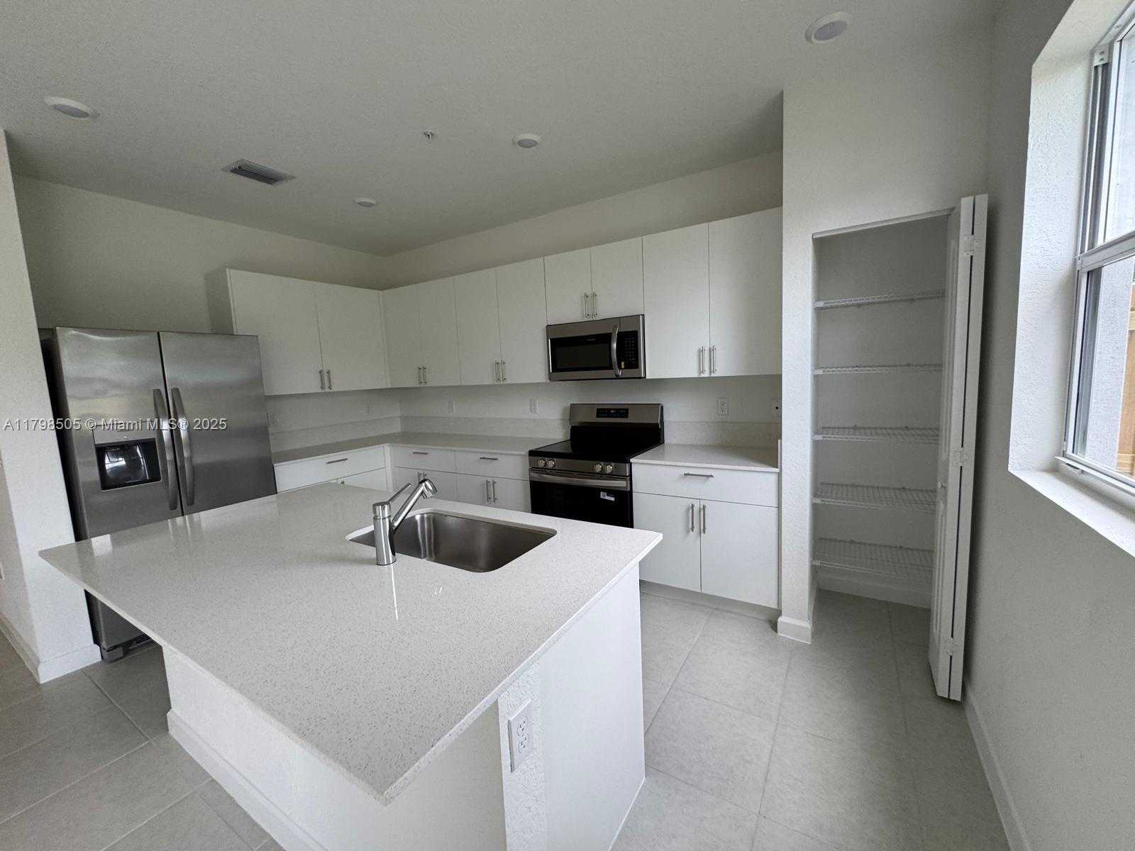 Small Image of 18406 SOUTH WEST 2ND ST, Pembroke Pines Number 9
