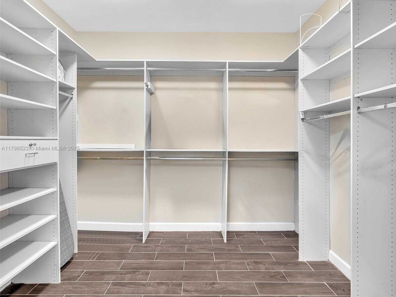 Small Image of 2000 ISLAND BLVD #1203, Aventura Number 17