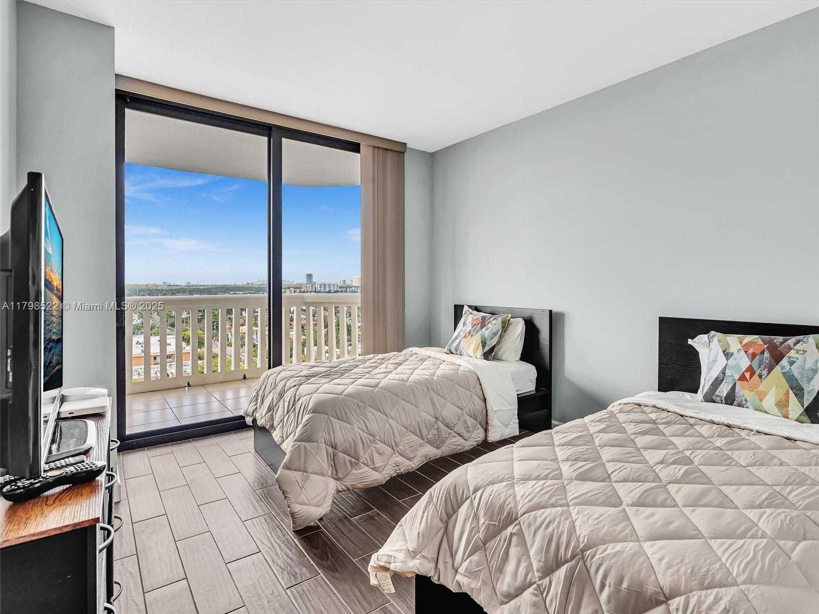 Small Image of 2000 ISLAND BLVD #1203, Aventura Number 21