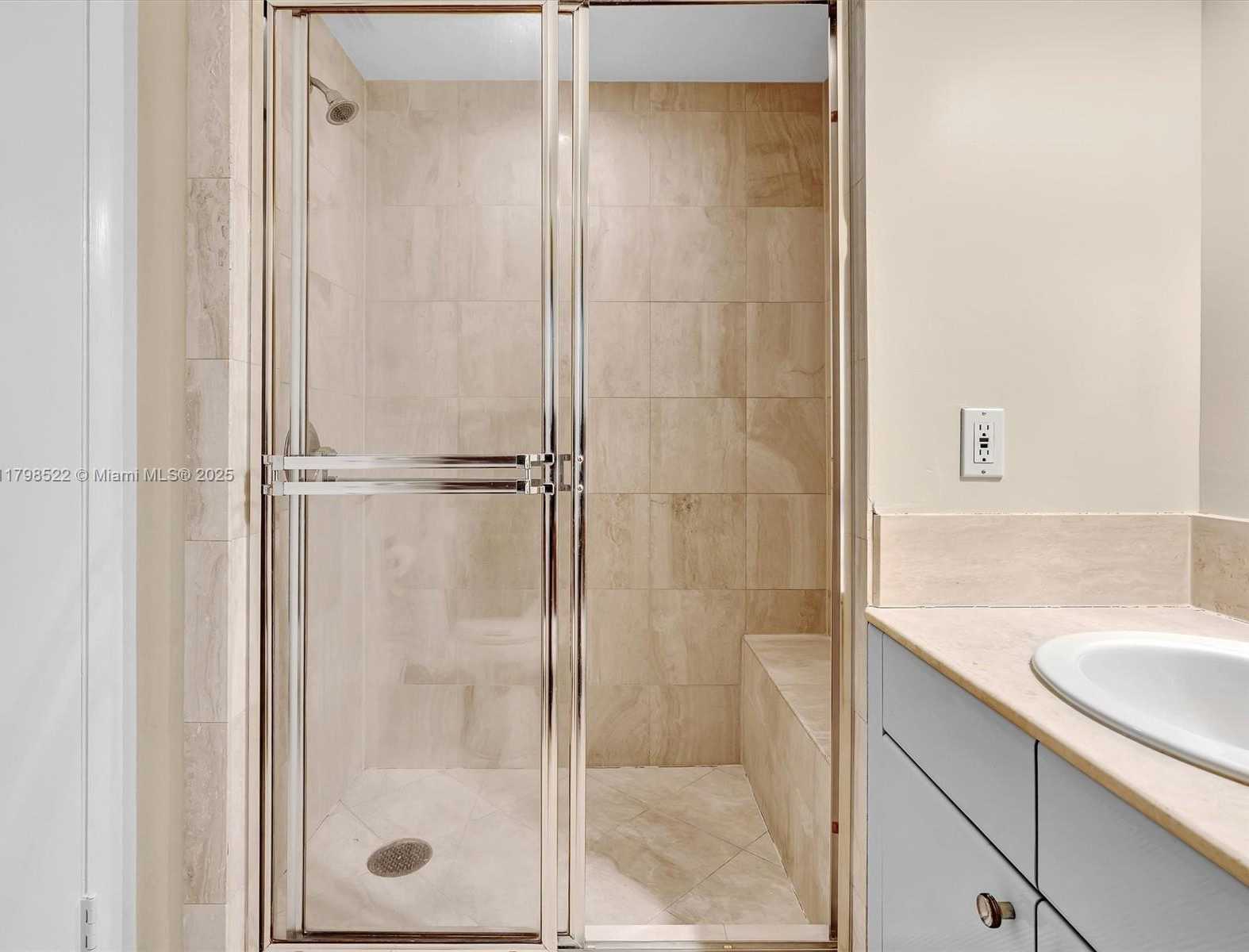 Small Image of 2000 ISLAND BLVD #1203, Aventura Number 23