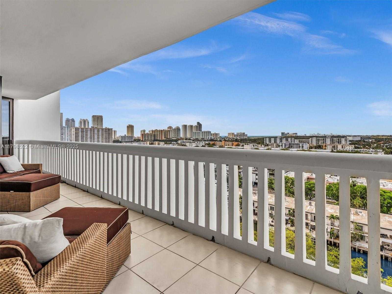 Small Image of 2000 ISLAND BLVD #1203, Aventura Number 25