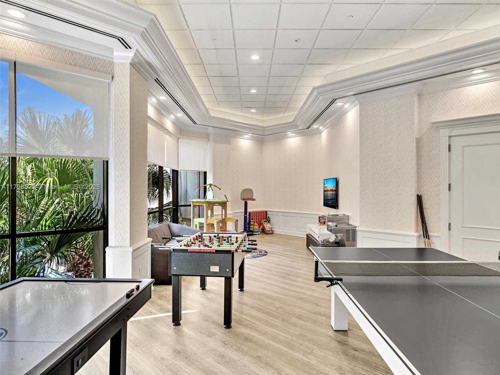 Small Image of 2000 ISLAND BLVD #1203, Aventura Number 36