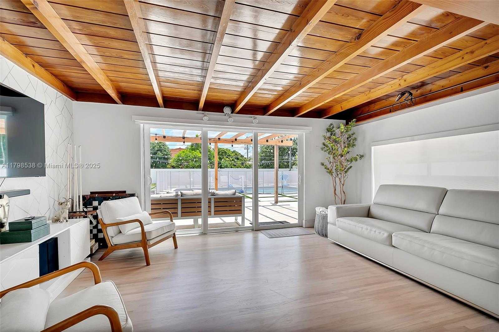 Small Image of 301 SOUTH WEST 30TH CT, Miami Number 10