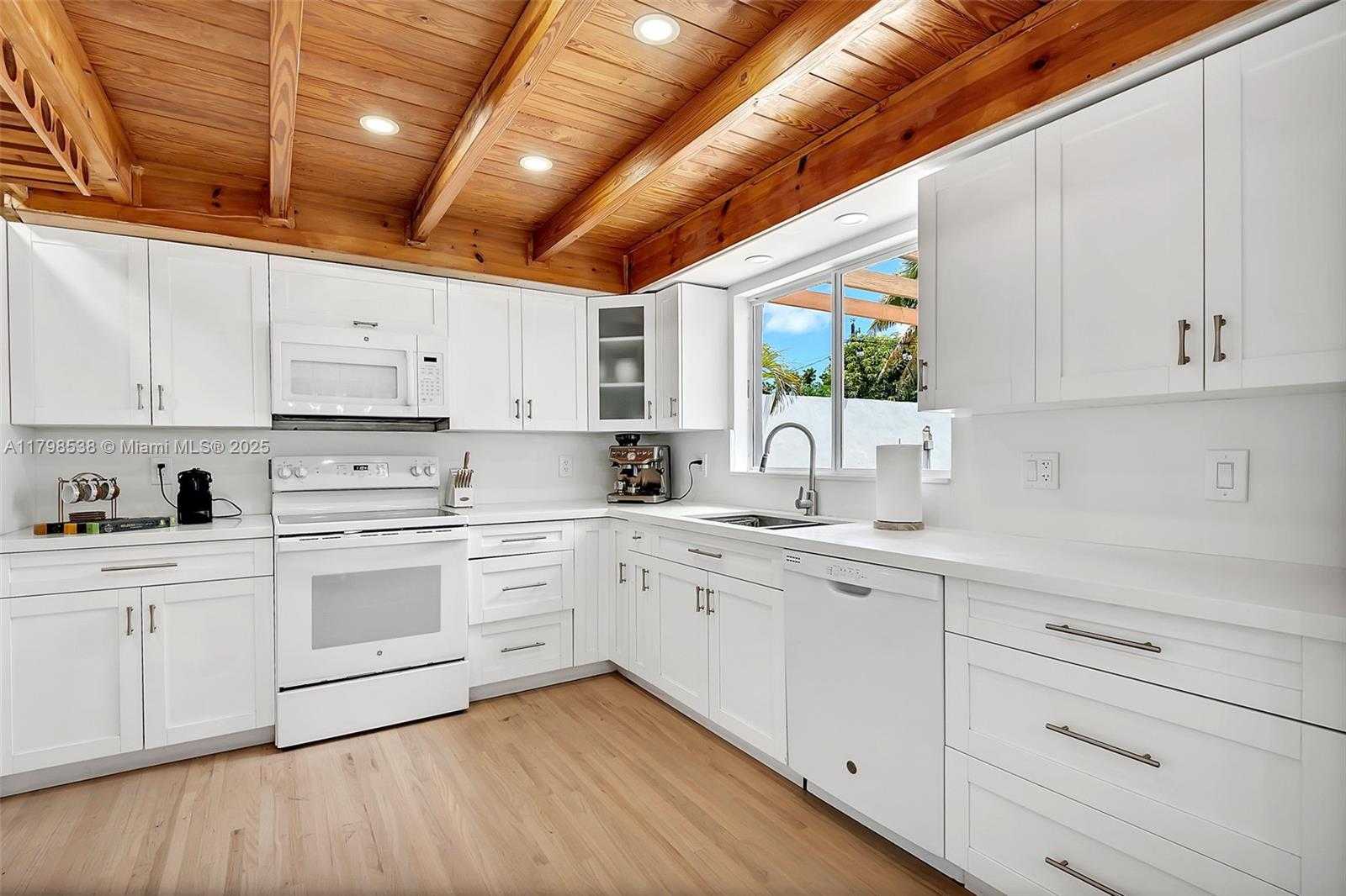Small Image of 301 SOUTH WEST 30TH CT, Miami Number 11