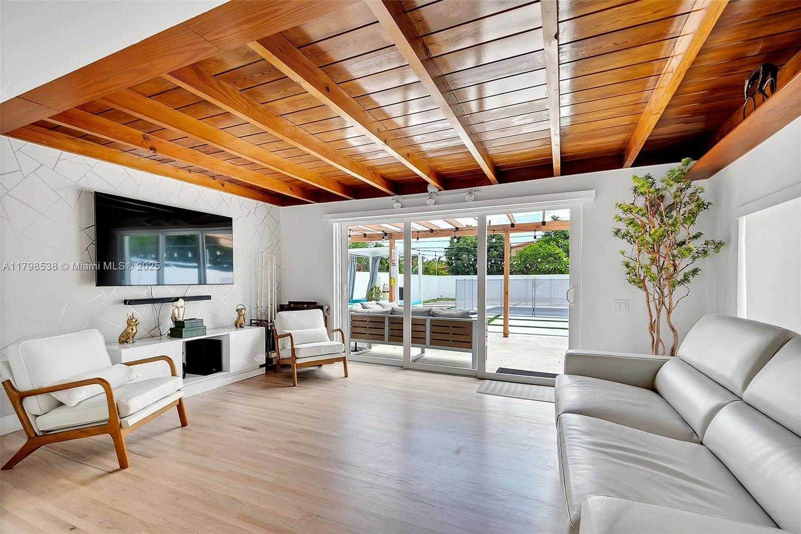 Small Image of 301 SOUTH WEST 30TH CT, Miami Number 15