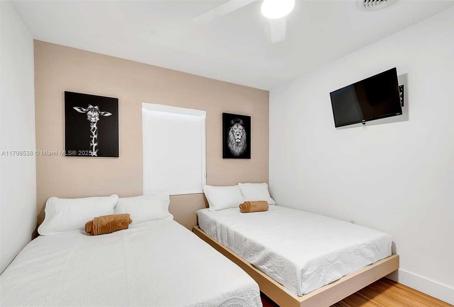 Small Image of 301 SOUTH WEST 30TH CT, Miami Number 16