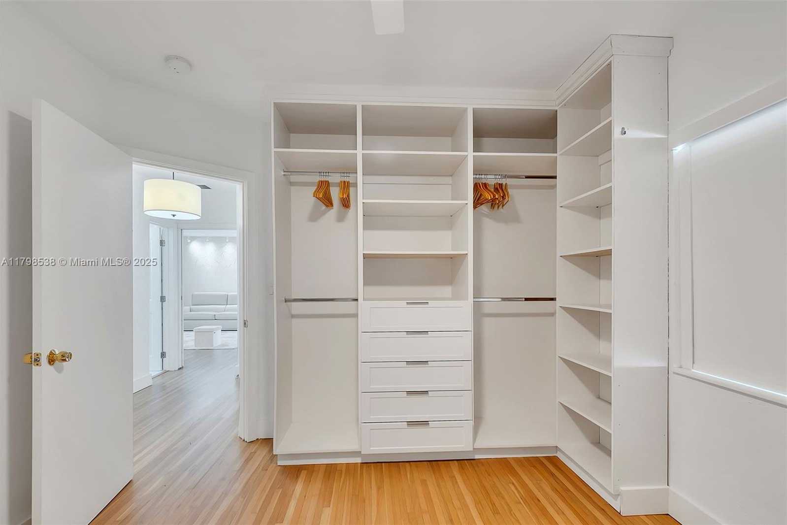 Small Image of 301 SOUTH WEST 30TH CT, Miami Number 17