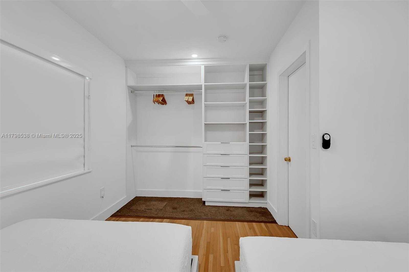 Small Image of 301 SOUTH WEST 30TH CT, Miami Number 25