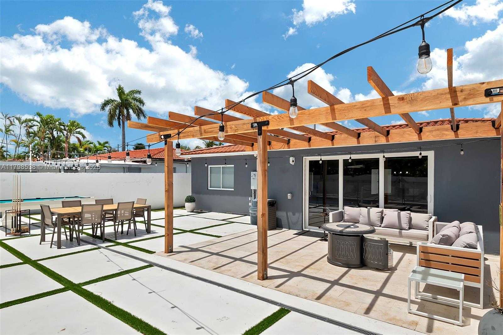Small Image of 301 SOUTH WEST 30TH CT, Miami Number 26