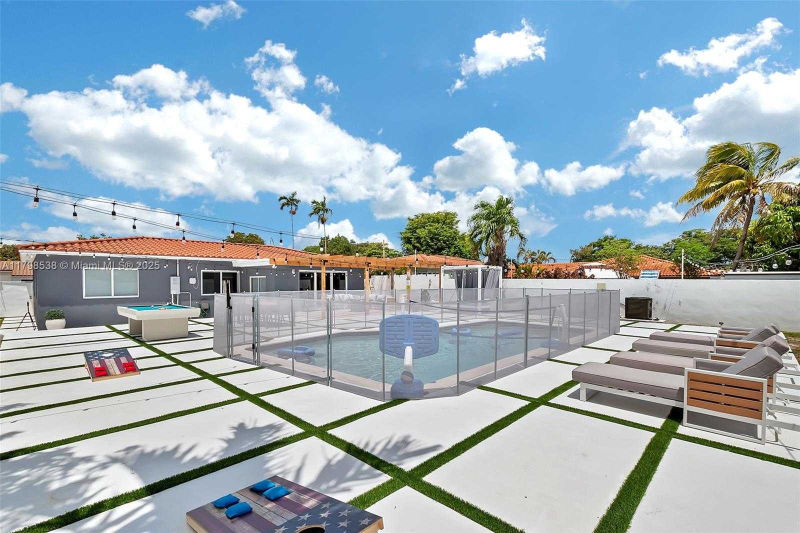 Small Image of 301 SOUTH WEST 30TH CT, Miami Number 28
