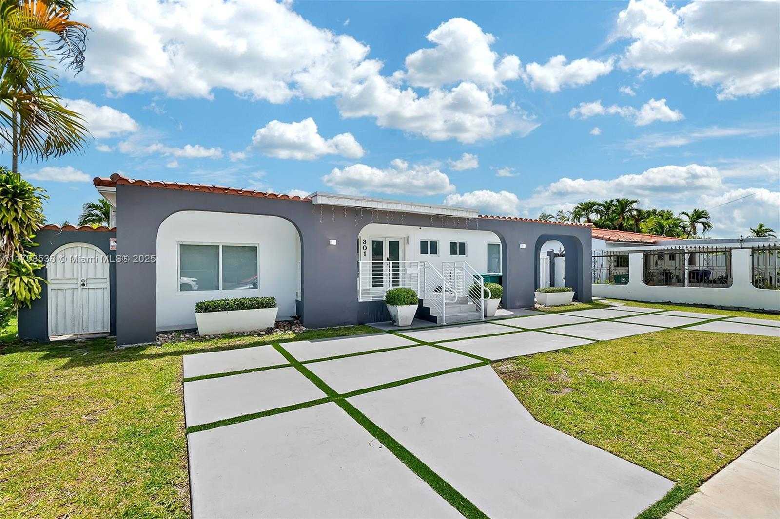 Small Image of 301 SOUTH WEST 30TH CT, Miami Number 3