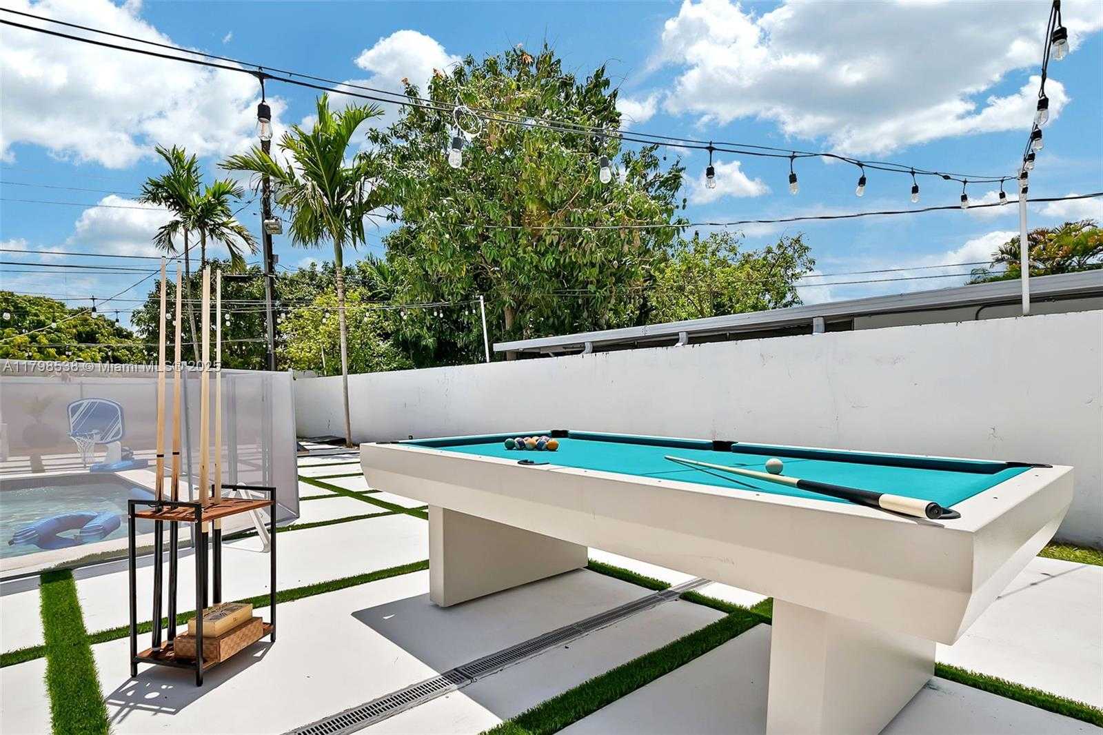 Small Image of 301 SOUTH WEST 30TH CT, Miami Number 31