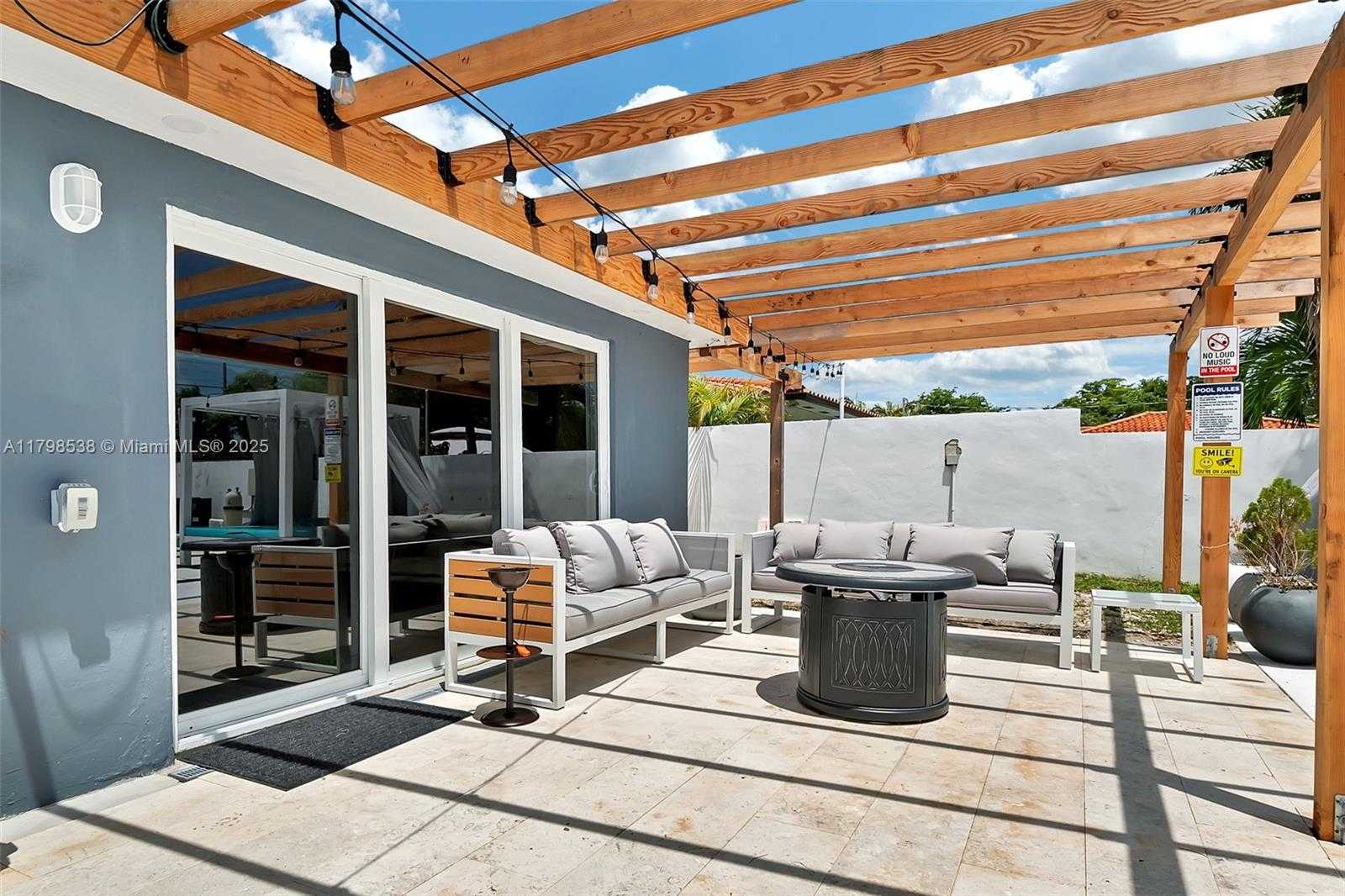 Small Image of 301 SOUTH WEST 30TH CT, Miami Number 32