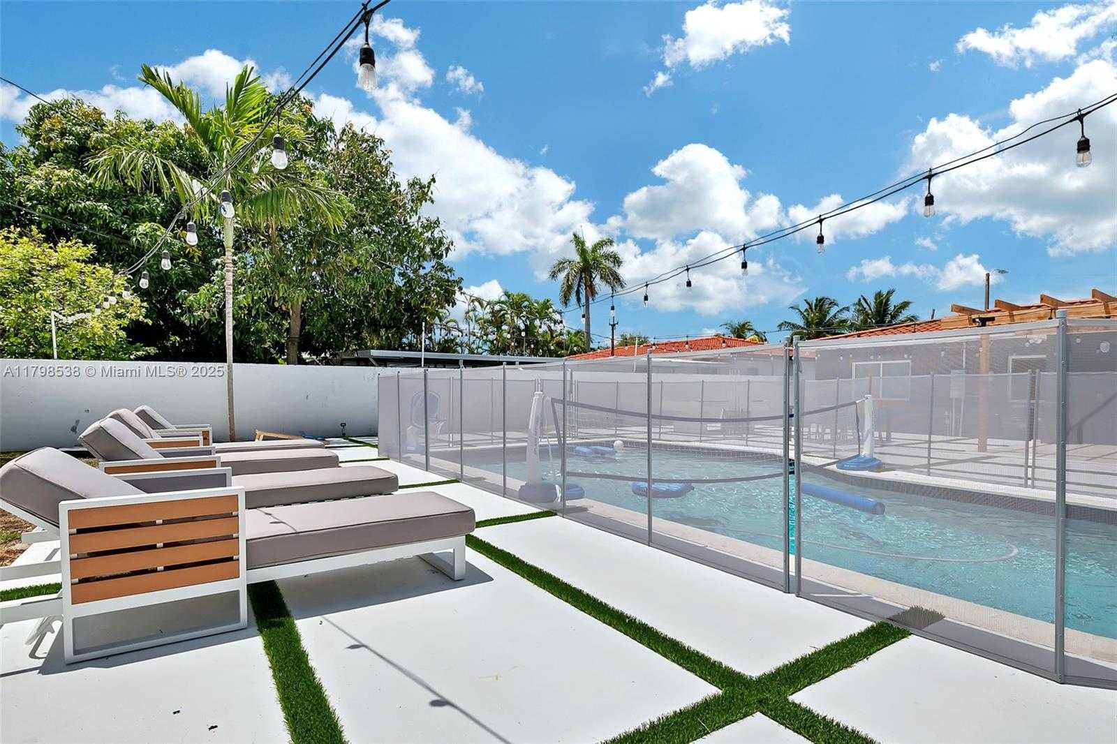 Small Image of 301 SOUTH WEST 30TH CT, Miami Number 33