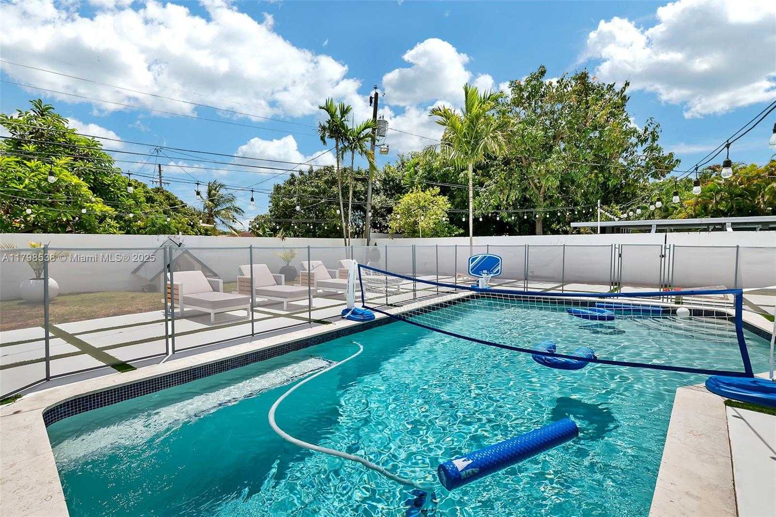 Small Image of 301 SOUTH WEST 30TH CT, Miami Number 34
