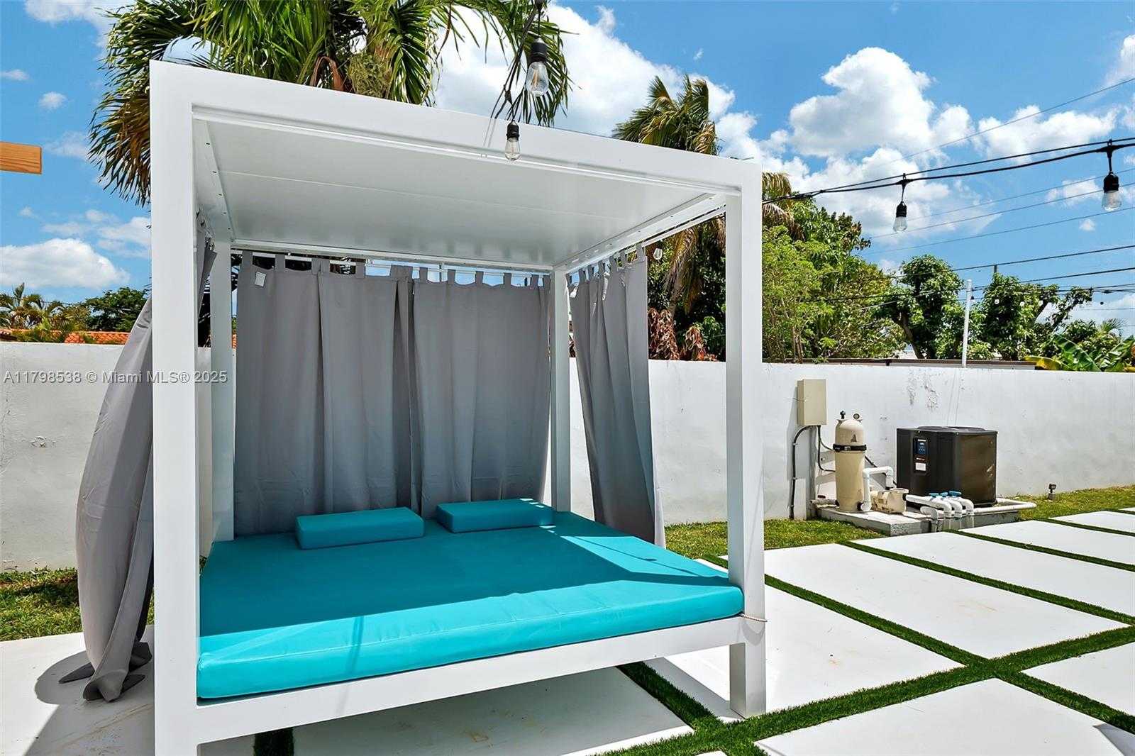 Small Image of 301 SOUTH WEST 30TH CT, Miami Number 35
