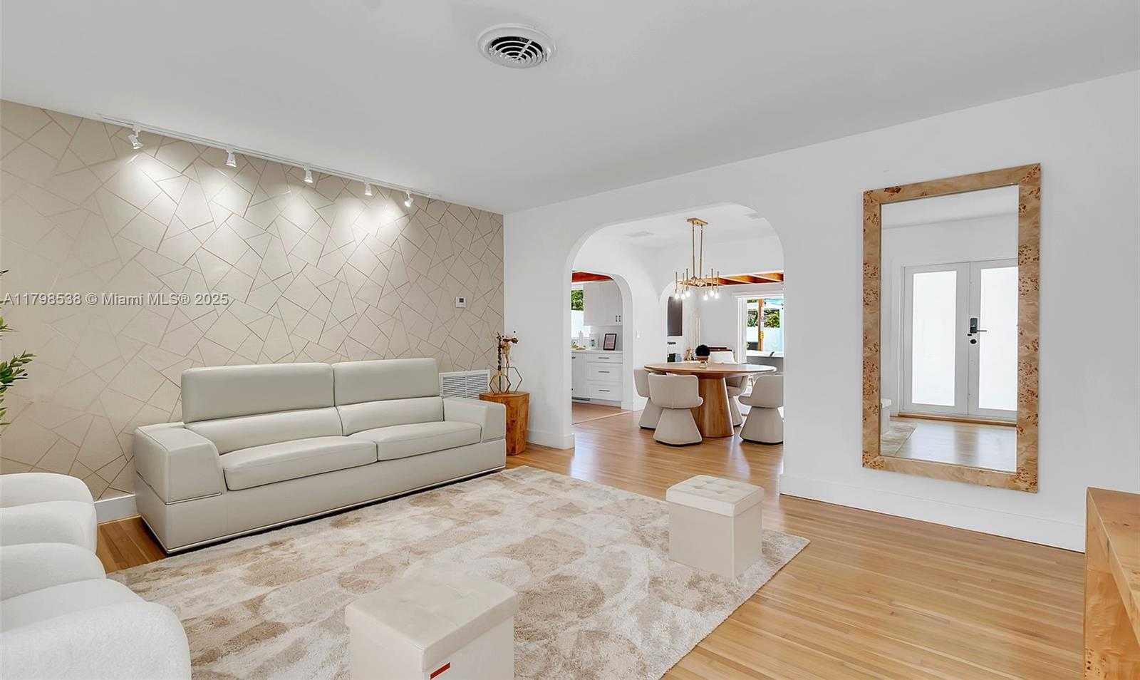Small Image of 301 SOUTH WEST 30TH CT, Miami Number 5