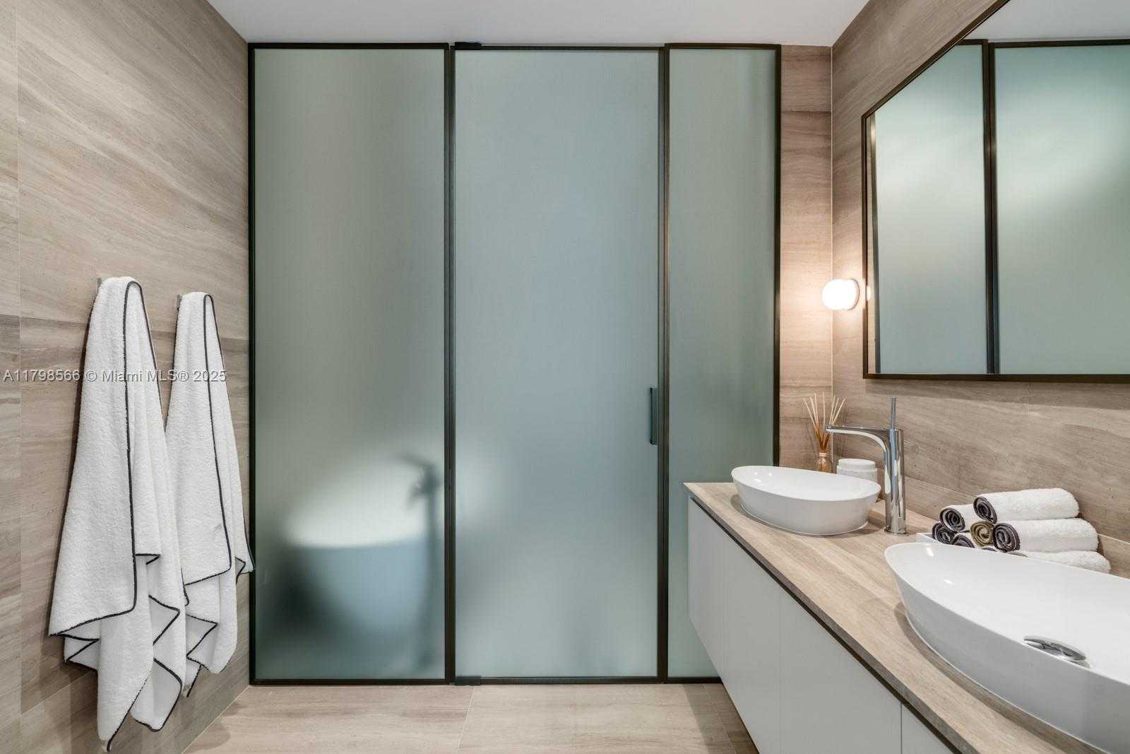Small Image of 5775 COLLINS AVE #1005, Miami Beach Number 11
